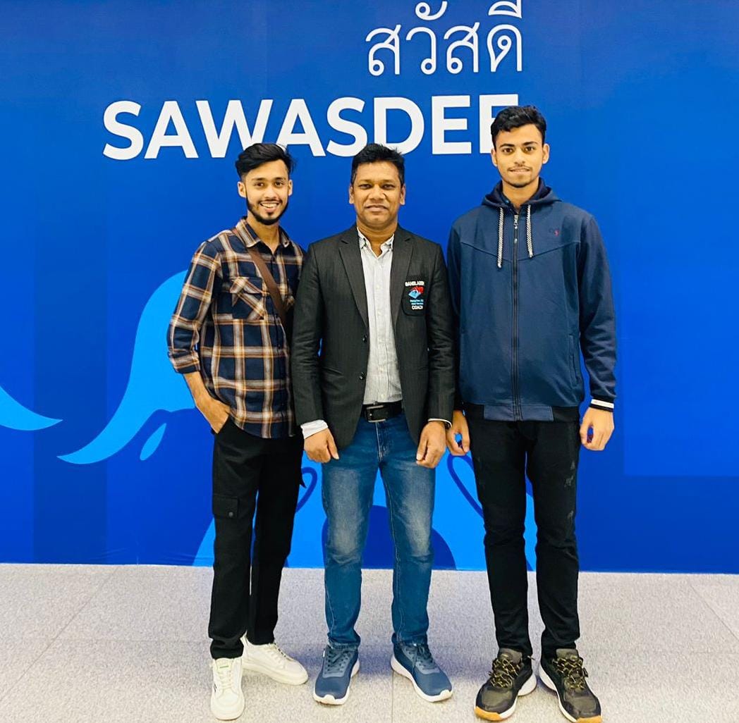 দুই শিষ্য প্যারাসাটলারকে নিয়ে জাপানে এনায়েত