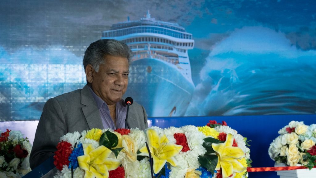 মোংলা বন্দরের কার্যক্রম পরিদর্শন করেছেন নৌপরিবহন উপদেষ্টা