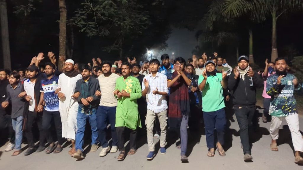 কুয়েটে শিক্ষার্থীদের উপর সন্ত্রাসী হামলার প্রতিবাদে ইবিতে বিক্ষোভ মিছিল 3106b550-1116-48f8-831f-6ef8d1c1a60b