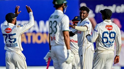 শেষ বিকেলে ব্যাটিং ধস বাংলাদেশের