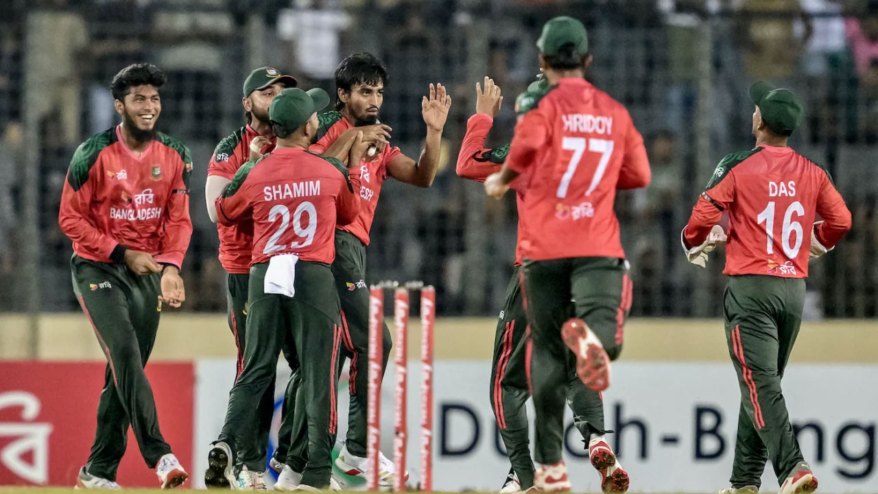 বাংলাদেশের ঐতিহাসিক সিরিজ জয় উৎসর্গ করা হলো বিমান দুর্ঘটনার নিহত ও আহতদের