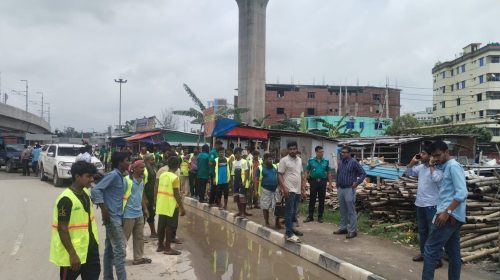 মাইলস্টোন এলাকায় অনৈতিক মুল্যে পণ্য বিক্রয় ও অবৈধ স্থাপনা উচ্ছেদে মোবাইল কোর্ট পরিচালনা করেছে ডিএনসিসি