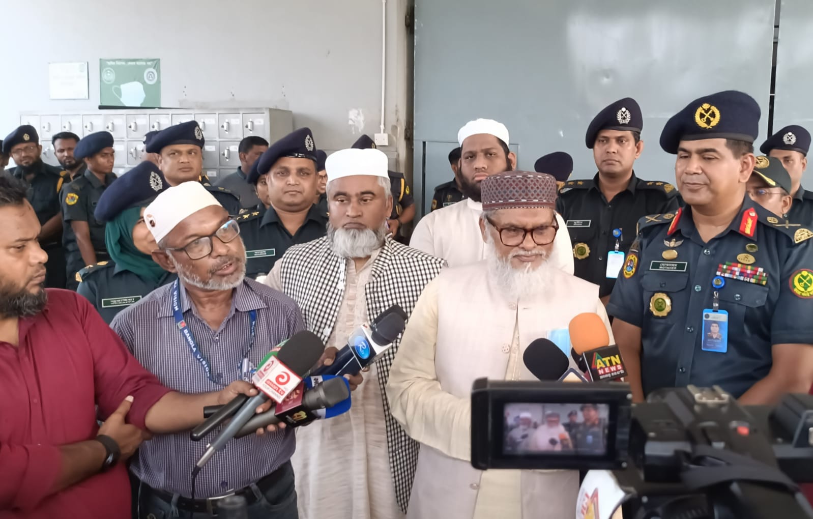 জেলখানায় বন্দিদের স্বাভাবিক জীবনে ফিরে যাওয়ার ব্যবস্থা রাখতে হবে: ধর্ম উপদেষ্টা