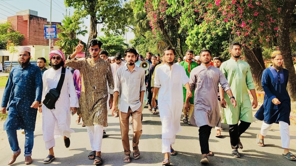 ইসকন নিষিদ্ধের দাবিতে বাকৃবিতে শিক্ষার্থীদের বিক্ষোভ 32d81e35-03e3-4905-8e6c-deb764115d04