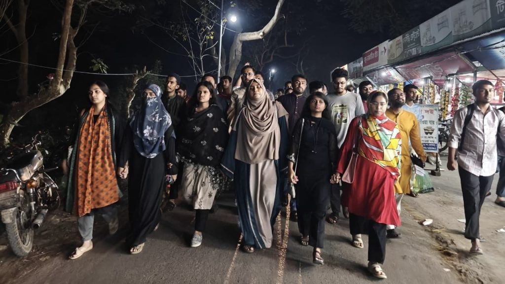গভীর রাতে ছাত্রলীগের মিছিল, জাবি শিক্ষার্থীদের বিক্ষোভ f2ffbbf1-6898-470f-91dc-6c3dddeb9d68