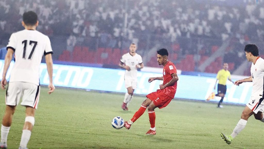 শেষ মুহূর্তের গোলে স্তব্ধ বাংলাদেশ, হংকংয়ের নাটকীয় জয় morsalin-vs-hongkong-20251009221859