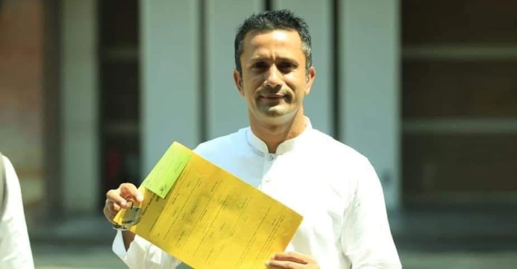 পদত্যাগ করলেন পাইলট