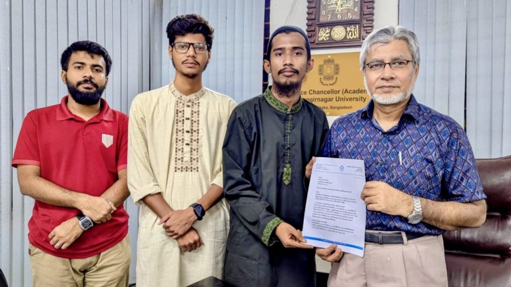 মানোন্নয়ন নীতিমালা সংস্কার ও বিশেষ পরীক্ষার সুযোগ চেয়ে জাকসুর স্মারকলিপি a3b98540-2663-4ea0-8516-a45f141fa76b