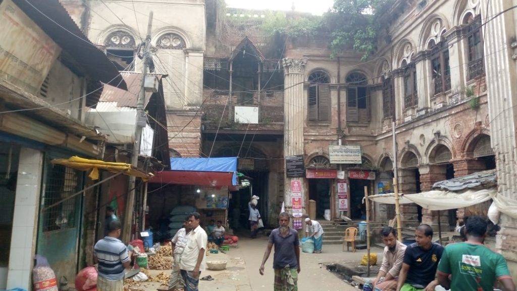 হারিয়ে যাওয়া রূপলাল হাউজ এখন পিয়াজ মসলার আড়ত 73e296d4-ee94-47bd-8825-411ceb5ffbd9