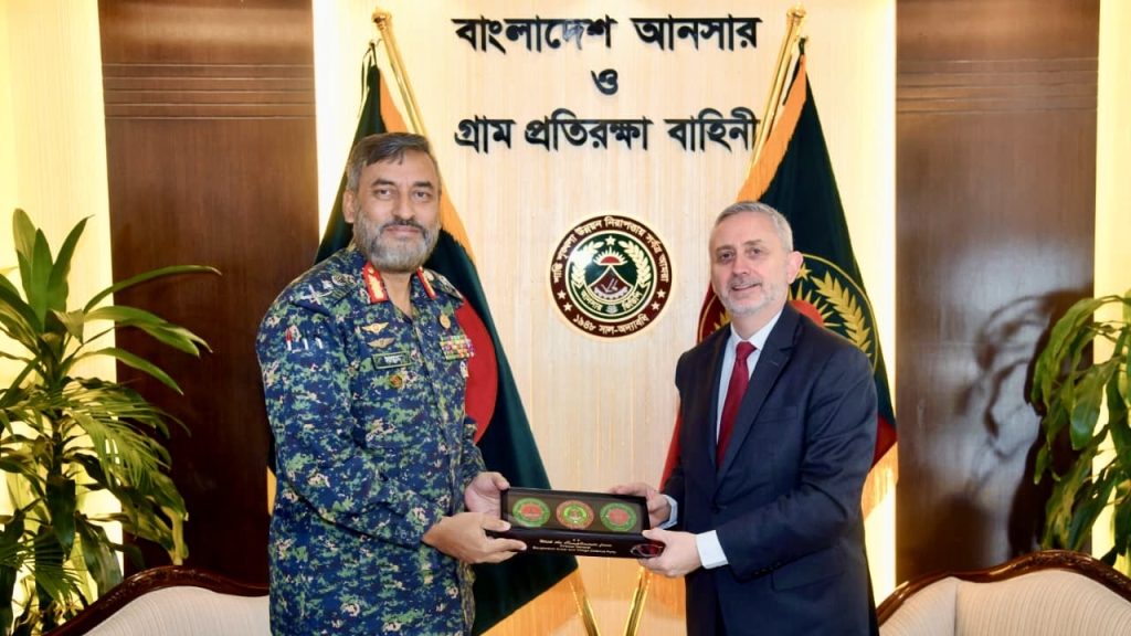 নির্বাচনী প্রস্তুতি নিয়ে আনসার-ভিডিপি মহাপরিচালক এর সঙ্গে ইইউ রাষ্ট্রদূতের বৈঠক cb363bac-1d9a-4d5c-9364-7af2b27a60fe