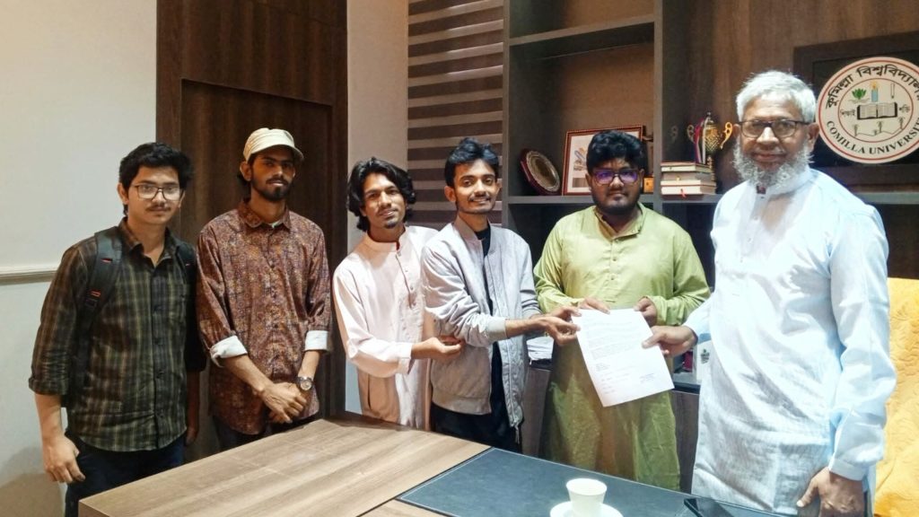 ভোটাধিকার নিশ্চিত করতে বিভাগীয় শহরগুলোতে বাস সার্ভিস চালুর দাবি কুবি শিক্ষার্থীদের InShot_20260205_122059016