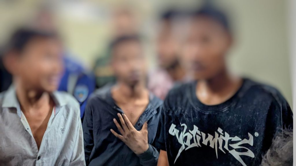 কুবি শিক্ষার্থীদের উপর হামলার অভিযোগে কিশোর গ্যাংয়ের তিন সদস্য আটক IMG-20260304-WA0064