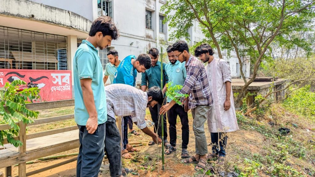 কুবি প্রেস ক্লাবের প্রতিষ্ঠাবার্ষিকী উপলক্ষে বৃক্ষরোপণ কর্মসূচি IMG-20260404-WA0033