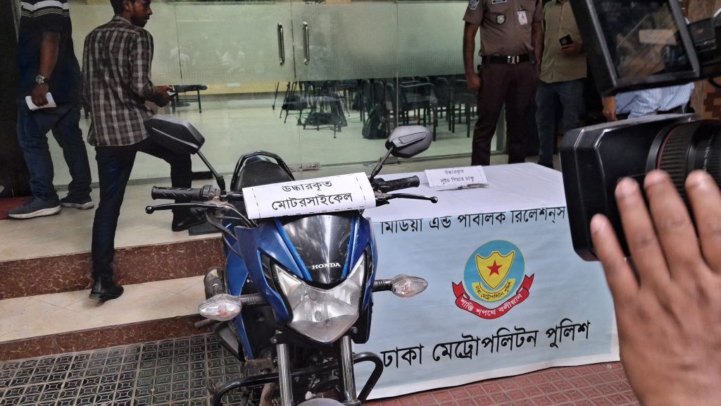 মোহাম্মদপুরে আসাদুল হত্যার নেপথ্যে মারধরের পুরনো ক্ষোভ: ডিএমপি IMG-20260418-WA0127
