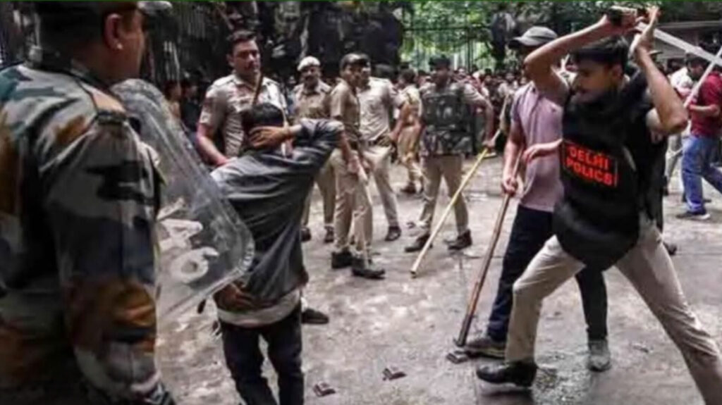 ককরোচ জনতা পার্টির (সিজেপি) ‘লং মার্চ টু পার্লামেন্ট’- এ রণক্ষেত্র দিল্লি, বন্ধ ইন্টারনেট InShot_20260720_170429471