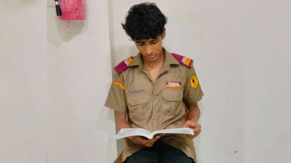বিকেলে বাবার জানাজা শেষে রাতেই এটিএম বুথে ডিউটি, পরদিন এইচএসসি ইকনের InShot_20260722_095529293