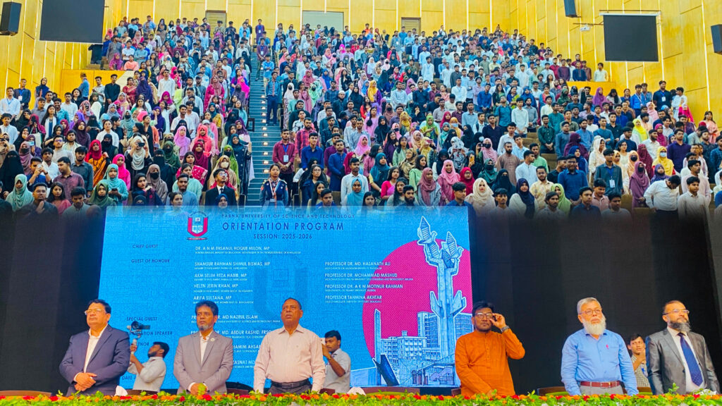 নবীন শিক্ষার্থীদেরকে গাছের চারা দিয়ে বরণ করে নিল পাবিপ্রবি প্রশাসন InShot_20260726_202149350