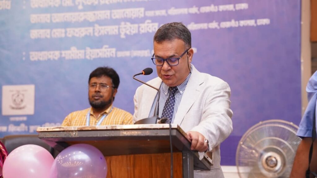 শিক্ষকদের দলীয় রাজনীতি ছেড়ে প্রতিষ্ঠানের স্বার্থে কাজ করতে হবে
