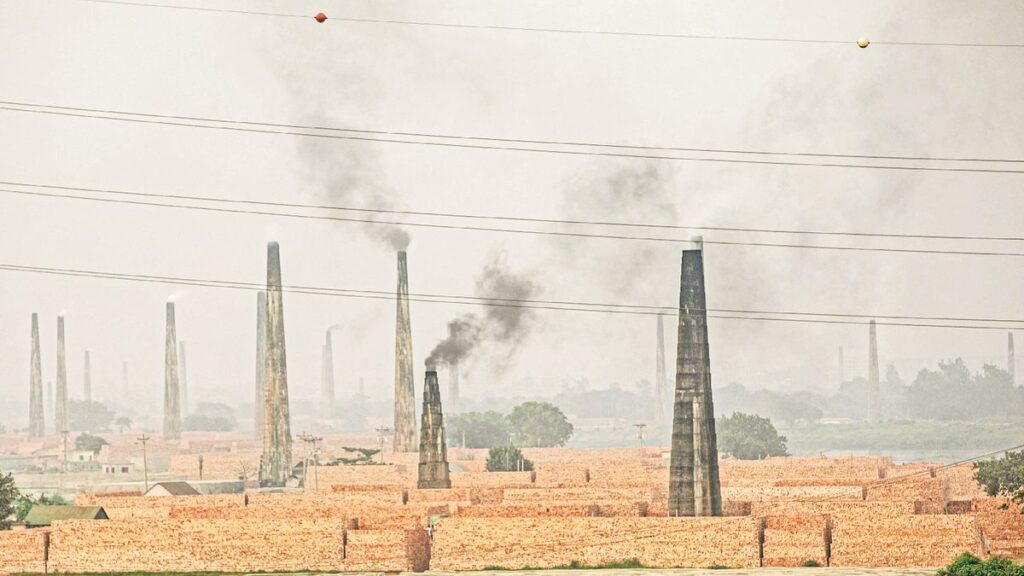 Air-pollution-in-the-Munshiganj-arear_photo-by-Hasan-Raja-3141