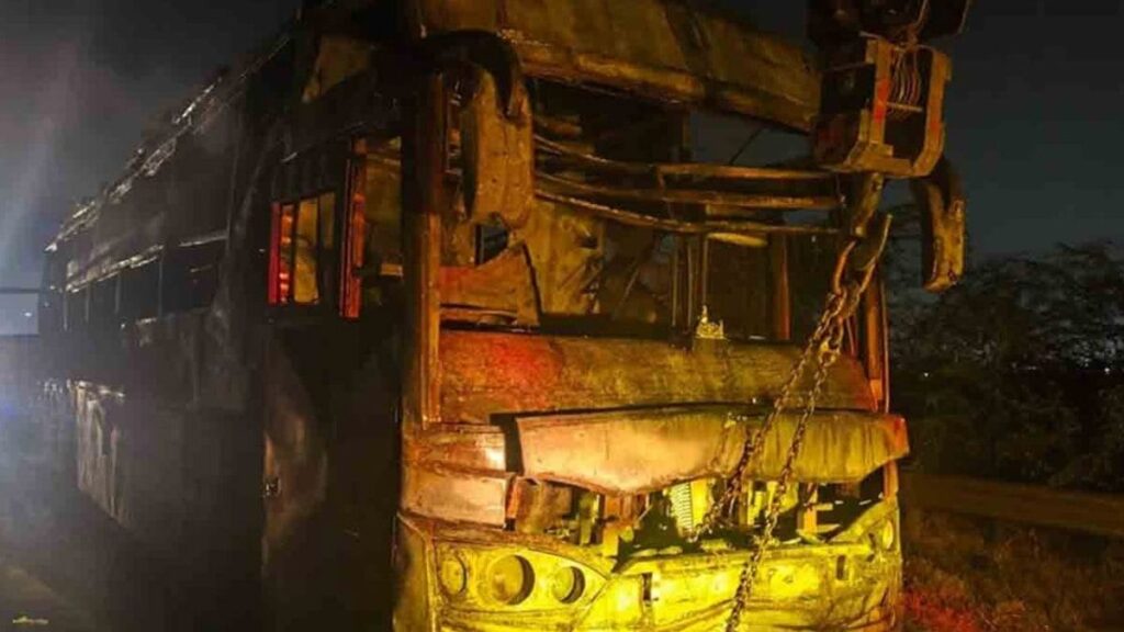 ভারতে মধ্যরাতে বাসে আগুন, ৯ জনের মৃত্যু BUs-e07acd.og-image-40a25b