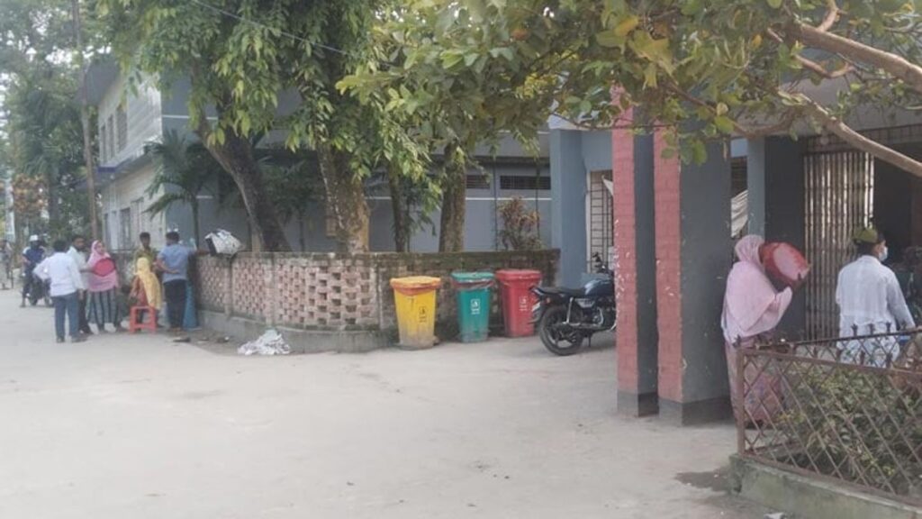 নীলফামারীতে ডায়রিয়া ওয়ার্ডে ধারণক্ষমতার ৪ গুণ রোগী Hospital-2609161641