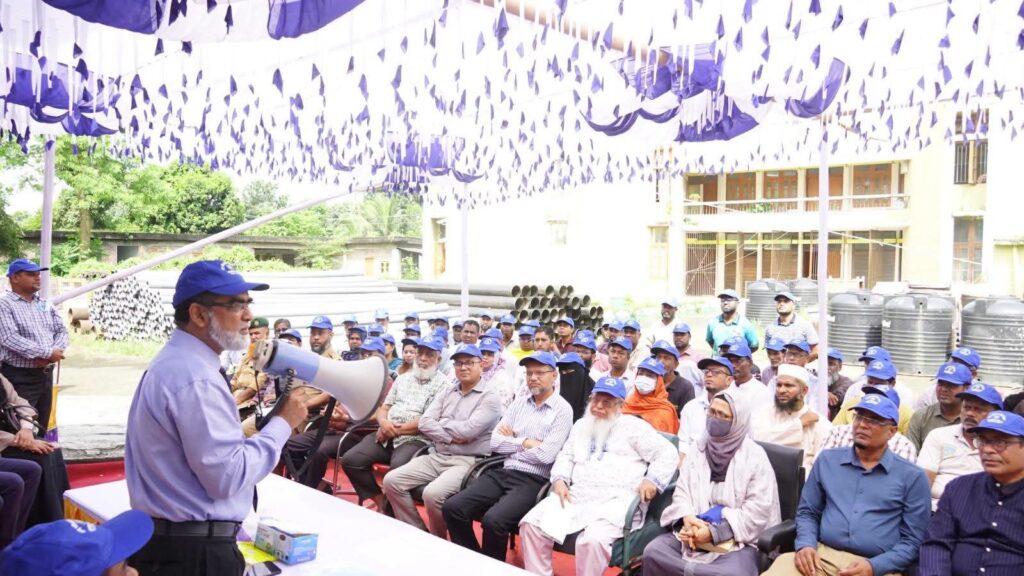 বাকৃবিতে ডেঙ্গু ঠেকাতে ক্যাম্পাসজুড়ে চলছে মশক নিধন অভিযান