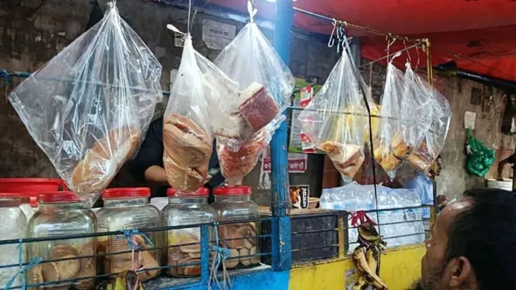 বেড়েছে দাম, ছোট হয়েছে রিকশাচালক-দিনমজুরের নাশতা কেক-পাউরুটি bejari-foods-mtzt9ulilobalo7-20260913190859