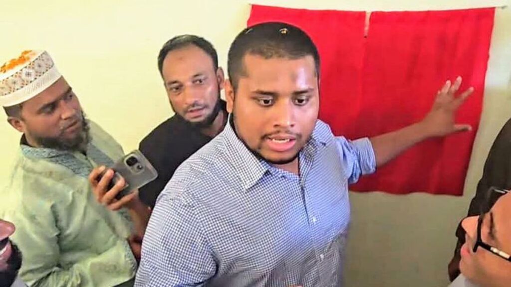 নামফলকে নিজের নাম দেখে ফলক উন্মোচন করেননি হাসনাত আবদুল্লাহ, আলোচনা-সমালোচনা hsnt-abdllh_ih81kAL