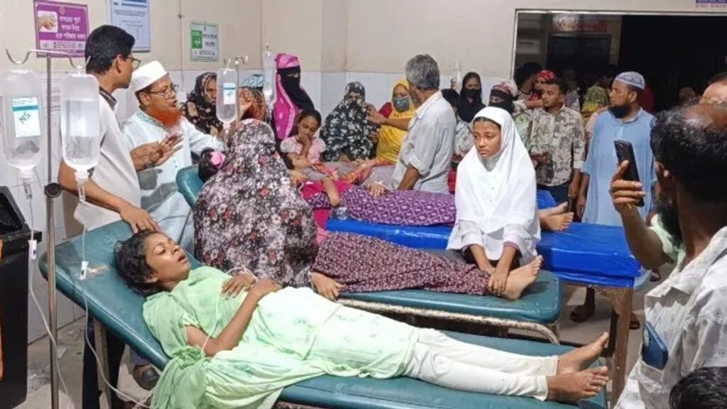 বিদেশ থেকে বাবার আনা আখরোট দিলো সহপাঠীদের, খেয়ে হাসপাতালে ৭ ছাত্রী img-20260909-wa0048-mtuti2d0ta0zqbl-20260910070044