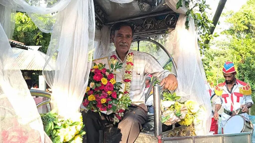৩৭ বছরের শিক্ষকতা শেষে ঘোড়ার গাড়িতে রাজকীয় বিদায় mir-1-20260906211838