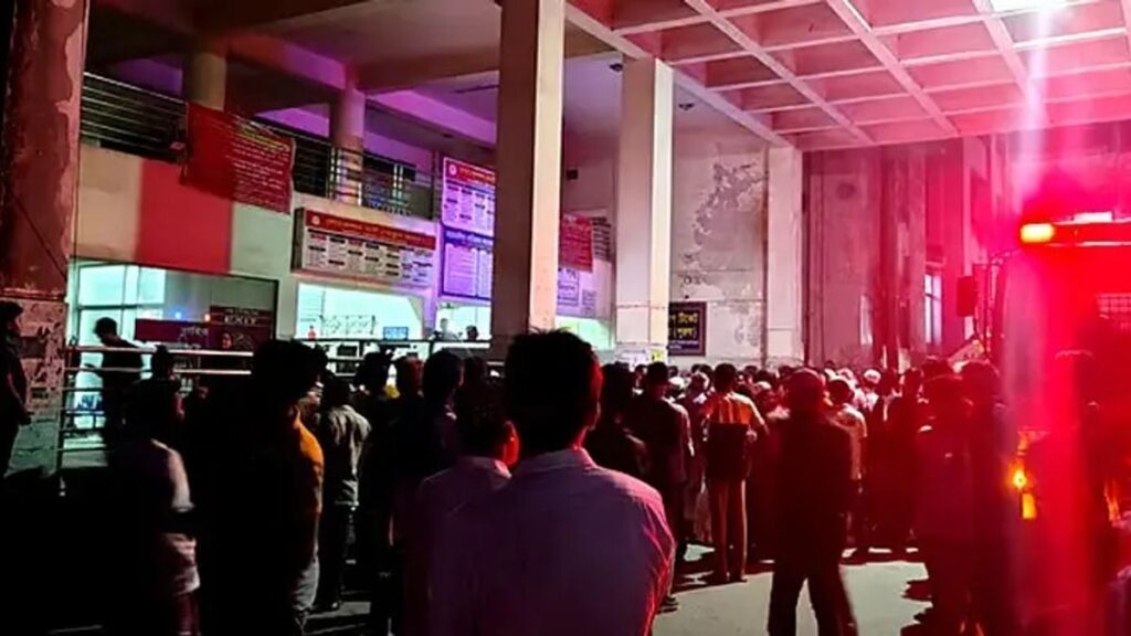 ময়মনসিংহ মেডিকেলে আগুন, পদদলিত হয়ে শিশুসহ নিহত ৬ mms-mu1in2z4c1rkxf4-20260914233046