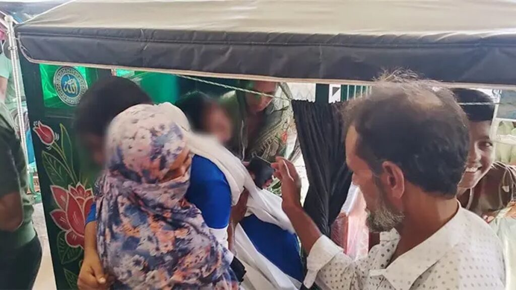 ঝাঁঝালো গন্ধে শ্রেণিকক্ষে অজ্ঞান ২৫ শিক্ষার্থী, অনেকেরই জ্ঞান ফেরেনি noa-1-20260907210344
