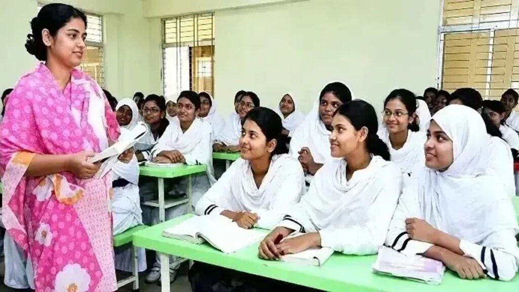 শিক্ষাপ্রতিষ্ঠান হবে রাজনীতিমুক্ত, এমপিও শিক্ষকদের জন্য আসছে আচরণবিধি ntrca-teacher-mtyelwn94pp8q20-20260912191235