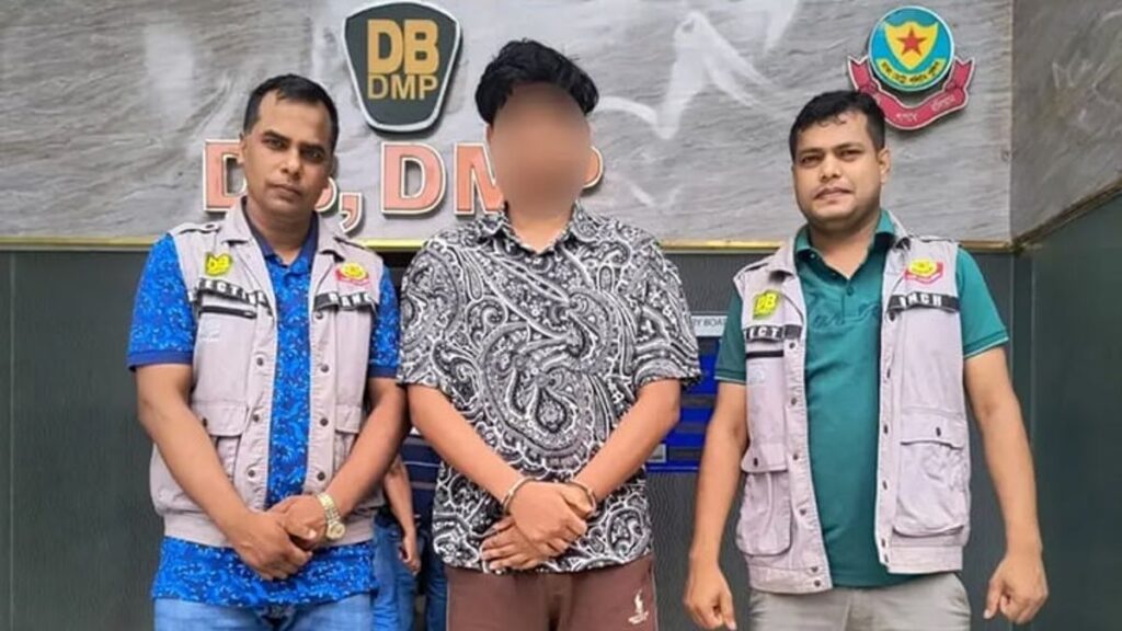 ভুয়া লোনের ওয়েবসাইট খুলে প্রতারণা, ৬১ সিমসহ গ্রেপ্তার তরুণ police-arrest-892026-2609081549