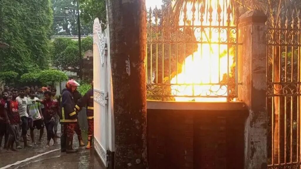 বজ্রপাতে বিদ্যুৎমন্ত্রী টুকুর বাসায় আগুন sirajgonj-mttxphg4ic2cgnt-20260909160827