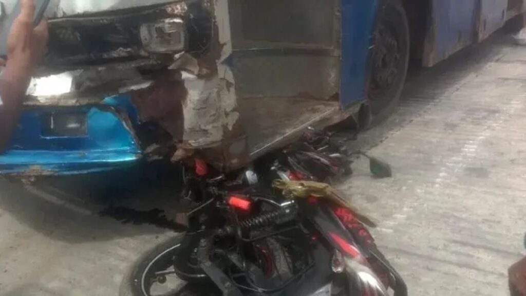 যশোরে বাসের ধাক্কায় মোটরসাইকেলের দুই আরোহী নিহত untitled-design-mtmth6wwdgrz654-20260904163552