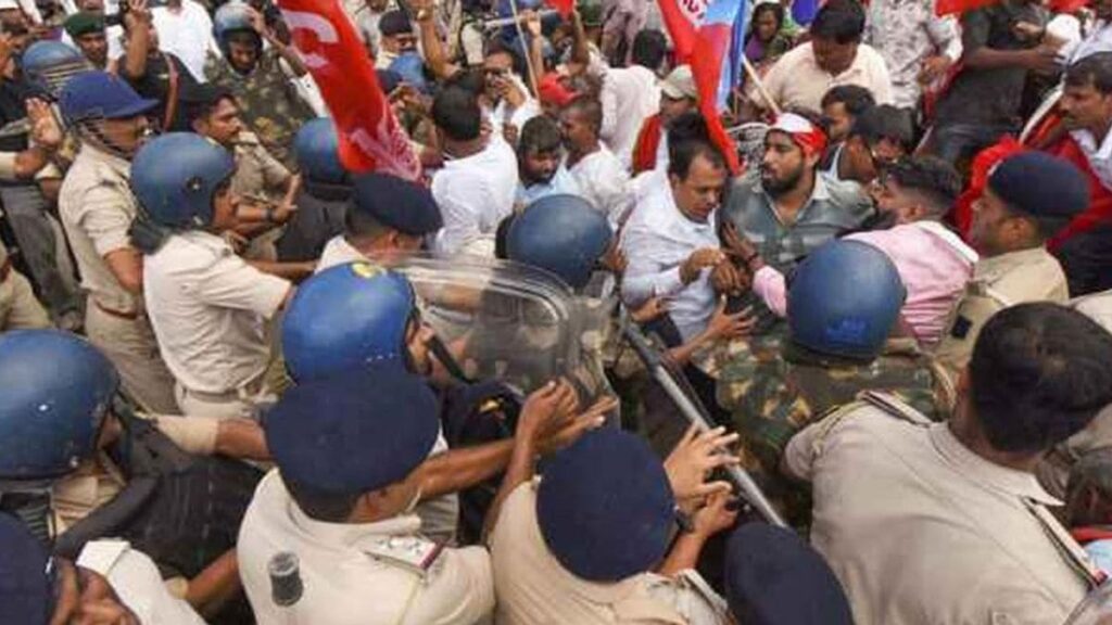 সিইসির পদত্যাগ দাবিতে বিহারে বিক্ষোভ, দিল্লিতে আজও মাঠে নামবেন বিরোধীরা Bihar-eadbc2.og-image-c9aa6d