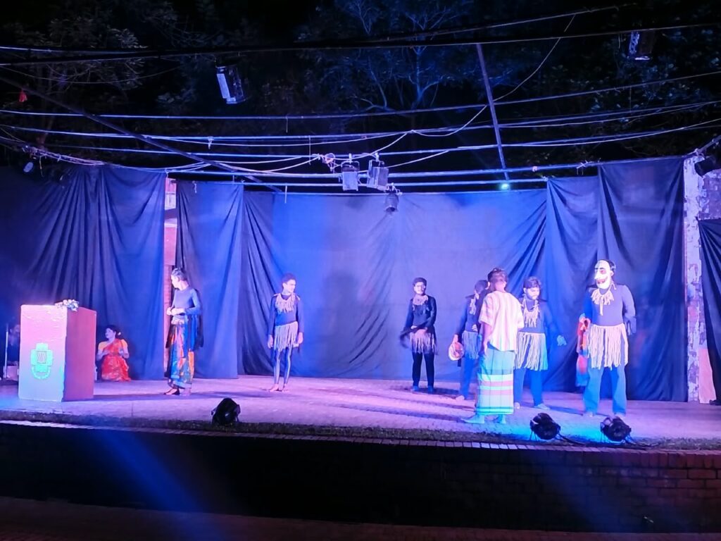 শরতের আবহে জাবিতে নবীনবরণ, নাট্যোৎসবে ‘বিধিবাম’ মঞ্চায়িত শরতের আবহে জাবিতে নবীনবরণ, নাট্যোৎসবে ‘বিধিবাম’ মঞ্চায়িত