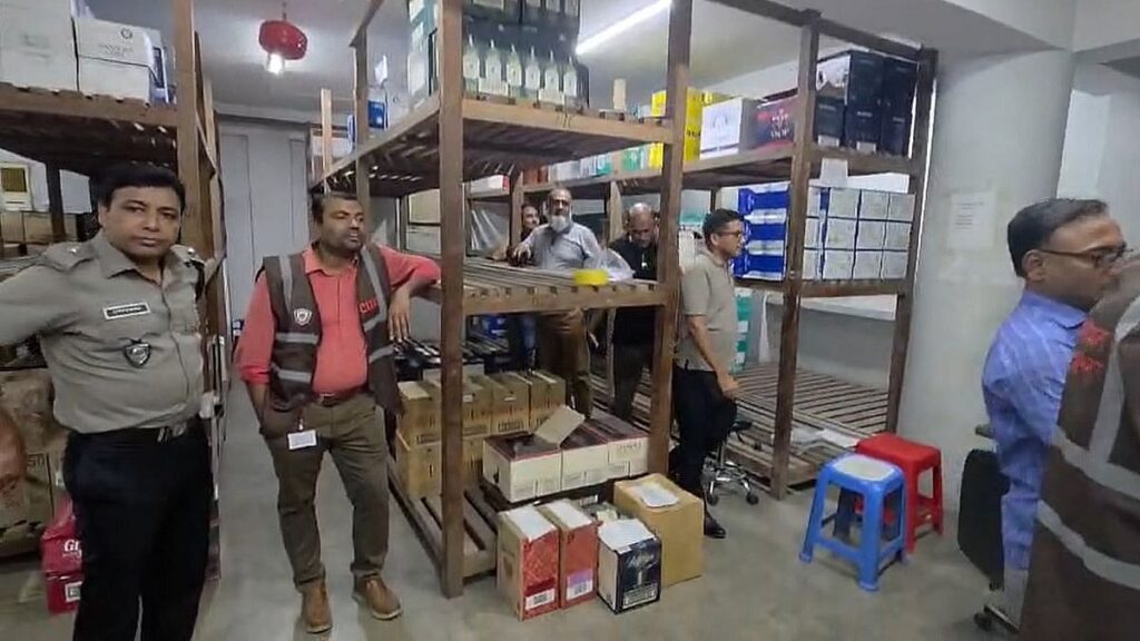 সালমান মুক্তাদিরের শ্বশুরের ওয়্যারহাউস সিলগালা WhatsApp_Image_2026_10_02_at_12_39_31_PM