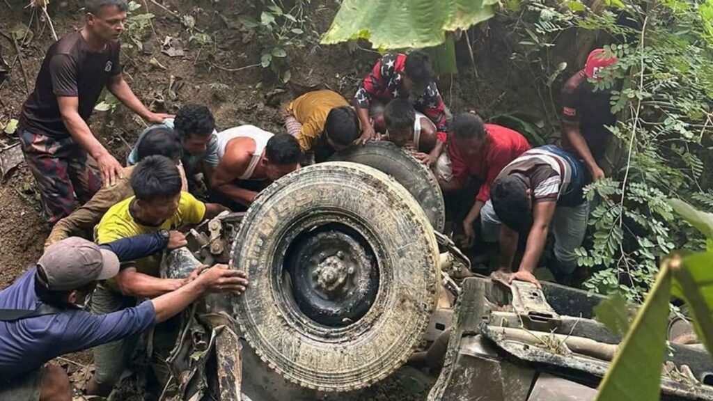 বান্দরবানের থানচিতে পর্যটকবাহী গাড়ি খাদে পড়ে নিহত ২ bandarban-c4009a.og-image-8a7c92