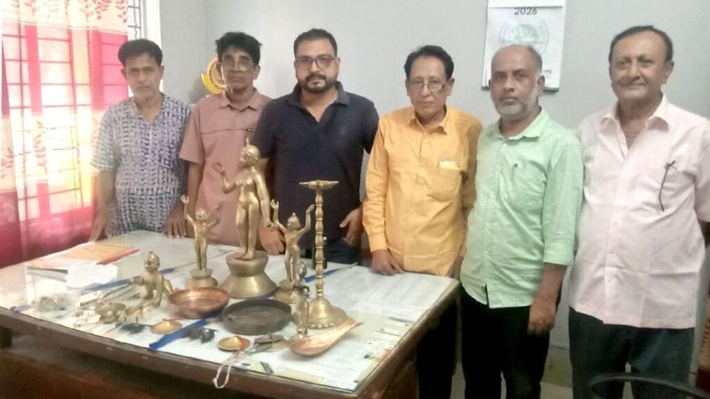 আখাউড়ায় মন্দিরে চুরি, পণ্য উদ্ধার করে বুঝিয়ে দিলো পুলিশ bk-123-6ad32b61e42ea