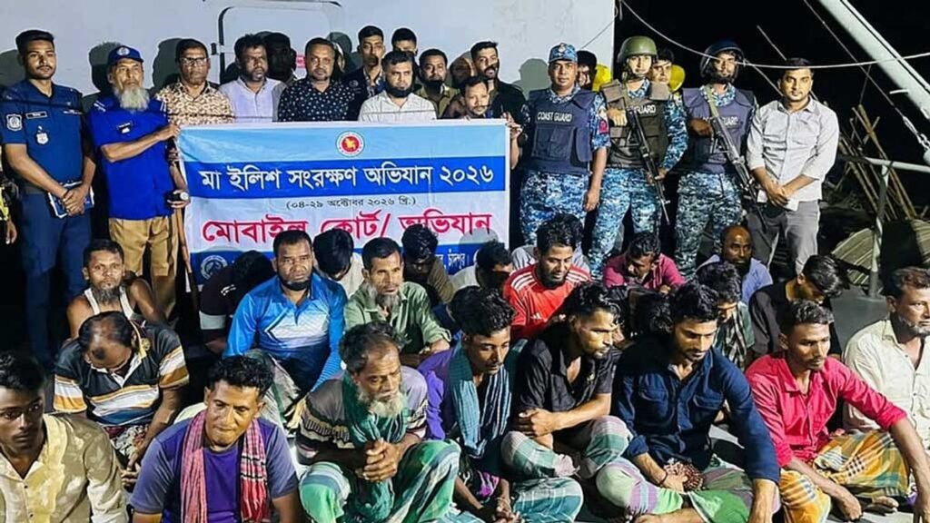 ইলিশ ধরায় নিষেধাজ্ঞা: মেঘনায় আটক ২৪ জেলেকে ২০ দিনের কারাদণ্ড chandpur-jail-131026-01