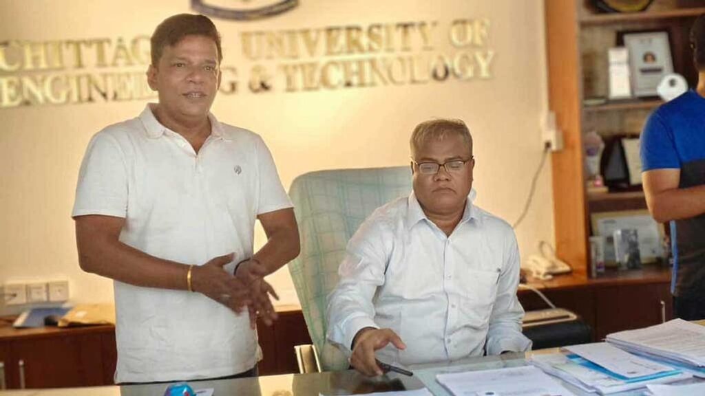 যোগদানের ১৭ দিন পর কার্যালয়ে চুয়েট ভিসি, তালা খুলল কে? cuet-new-vc-121026-01