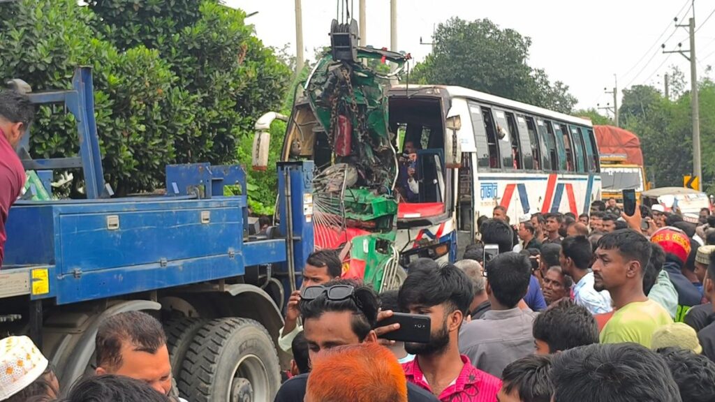 ময়মনসিংহে সড়ক দুর্ঘটনা: নিহত ৭ জনের চারজন একই পরিবারের mymensingh-accident