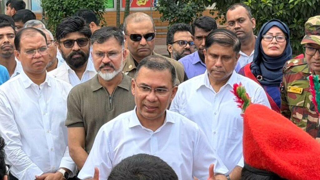 রাজধানীর ১৩ স্পটে প্রধানমন্ত্রীর ঝটিকা পরিদর্শন pm-1-6ad3552ee0c7d