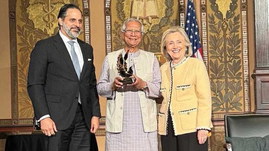 yunus-clinton-award-161026-01
